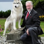 Tenzing with Handler Randy Schepper.jpg